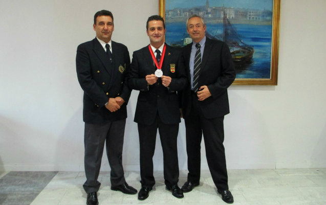From left to right, J.A. Mena (President of A.B.E. Málaga- Costa del Sol),  F.J. Lucas (World’s Cocktail Sub champion), M. Jimenez (Manager of Medplaya Hotel Bali)