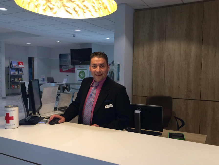 Front desk manager Hotel Riviera