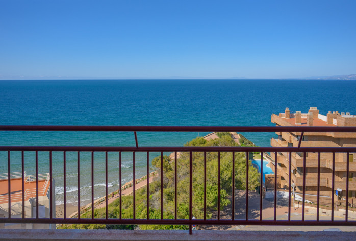 2 Bedrooms Apartment - 4/6 Front Sea View