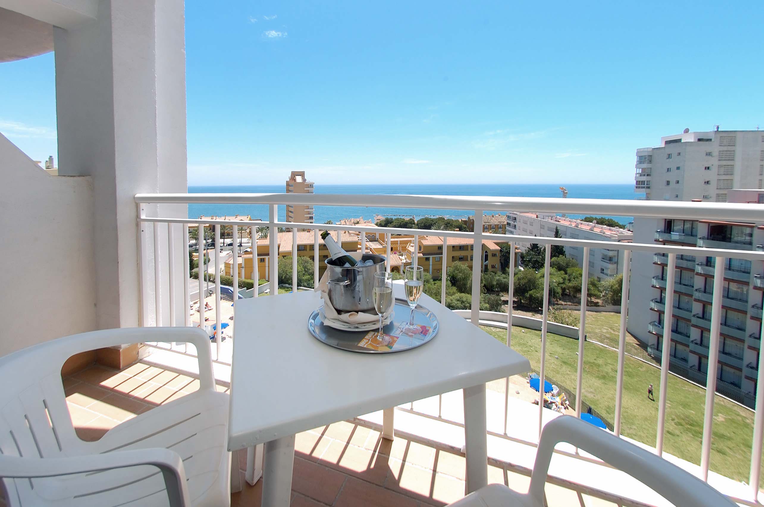 Double Room With Lounge And Frontal Sea View Double Room With Lounge And Frontal Sea View