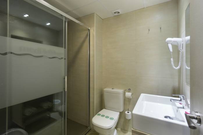 Esmeraldas Studio bathroom