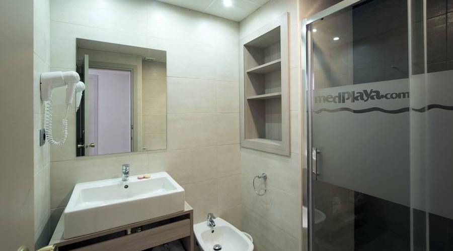 Apartment 2/4 bathroom
