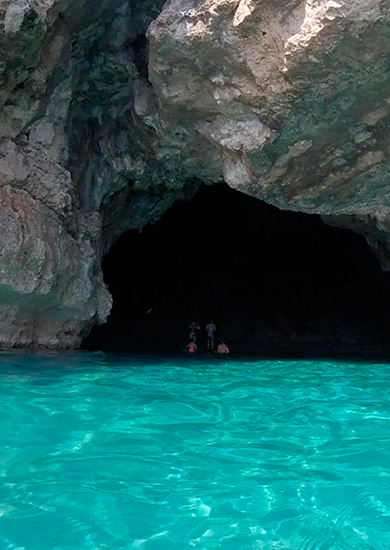 'La cova del llop marí' with boat and snorkel